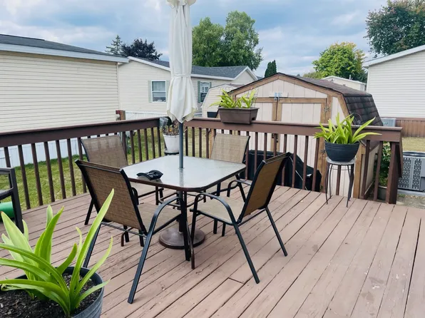 3755 Bentwood Cir W #167, White Lake, MI 48383