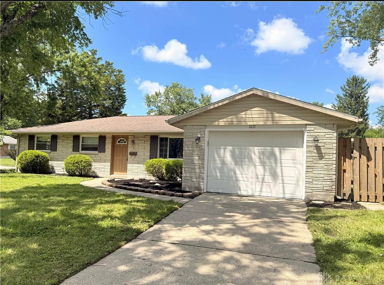 3 bed, 1221 sqft, $1,999 — Photo 1