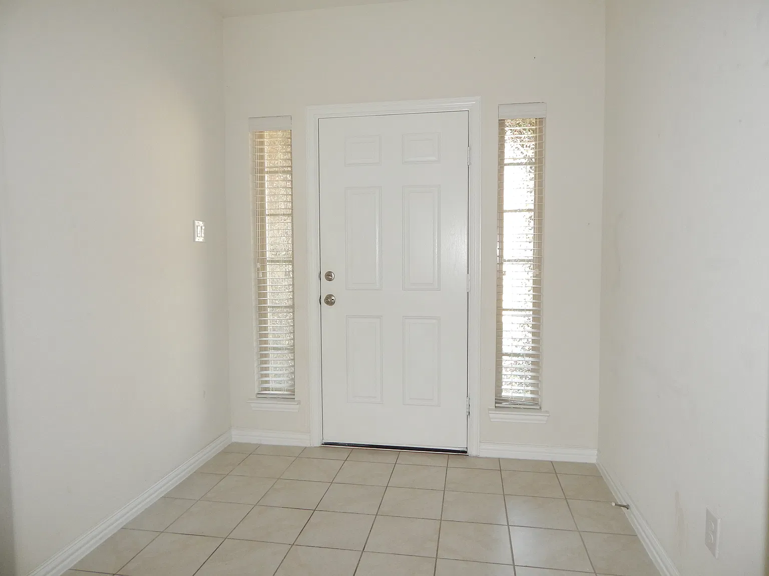 3 bed, 1716 sqft, $2,250 — Photo 3