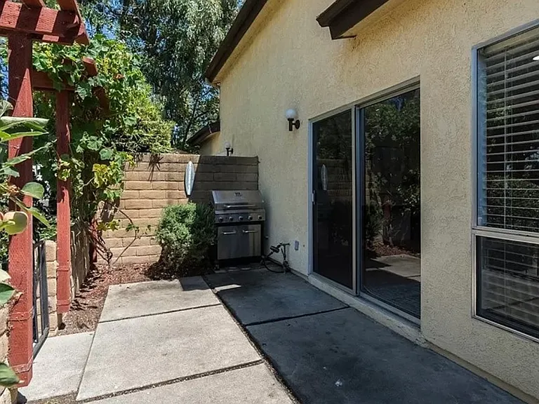 1330 Southwood Dr #2 — Photo 3