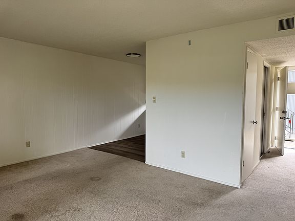 4th image of 5 Circle Dr #A
