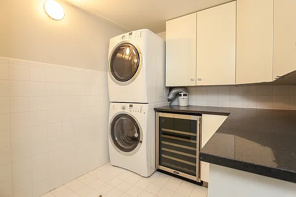 Sold by Avenue Sotheby's International Realty | media 19