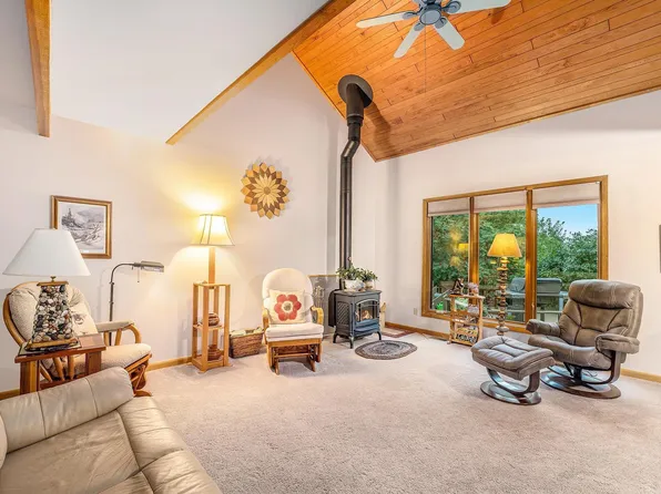 3719 Orchard Ln, Beulah, MI 49617
