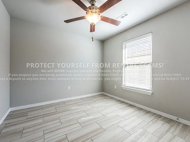 50 N Benchmark Ln — Photo 11