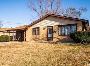 104 Arrow Dr, Pekin, IL 61554
