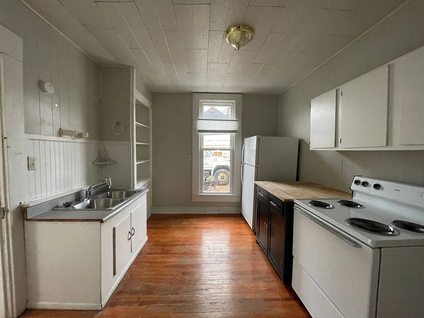 2 Bedroom Home with Natural Light and Extra Storage, Close to Campus: In-Unit Washer/Dryer + LOFT — Photo 2