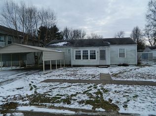 808 W Summer St, Fairfield, IL 62837