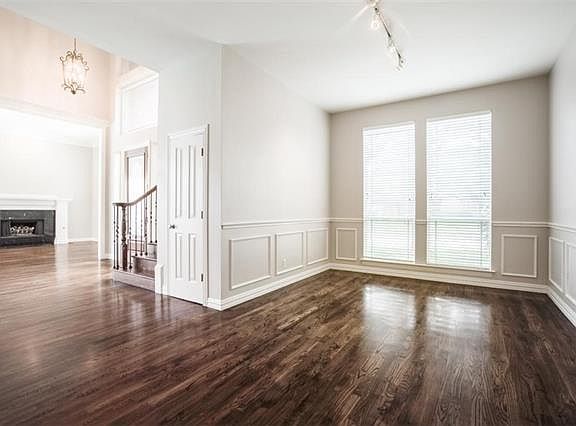 5th image of 1041 Canterbury Ln