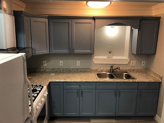 3rd image of 8121 Swiss Ln #C