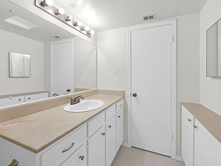 800 Post Oak Blvd #31 — Photo 12