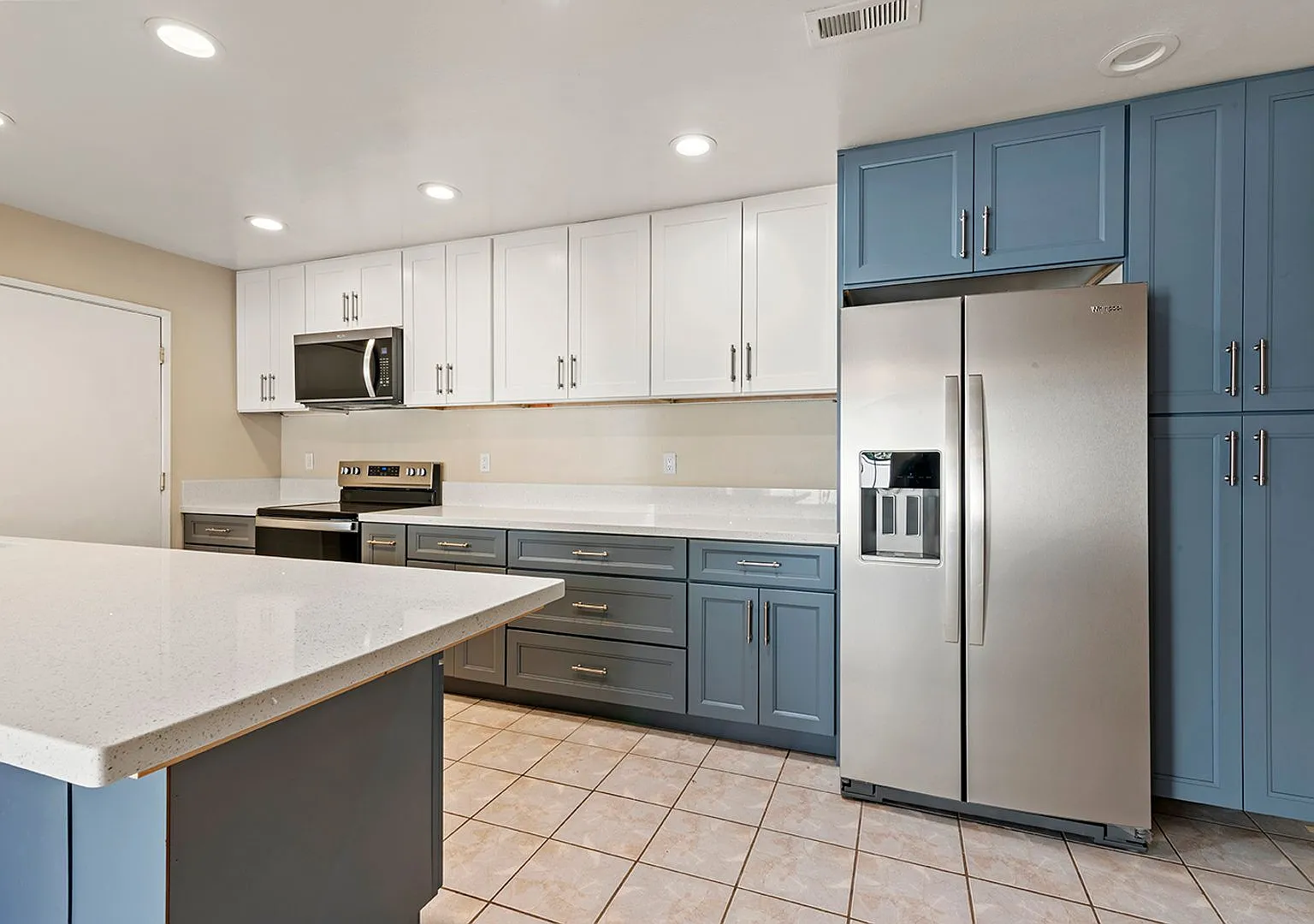 Charming 3 bed 2.5 bath Townhome! — Photo 1