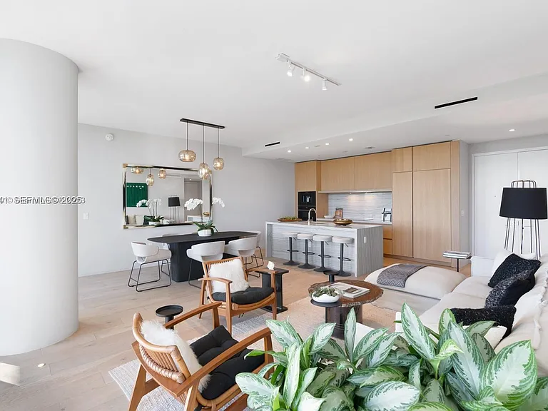 8701 Collins Ave #404 — Photo 3