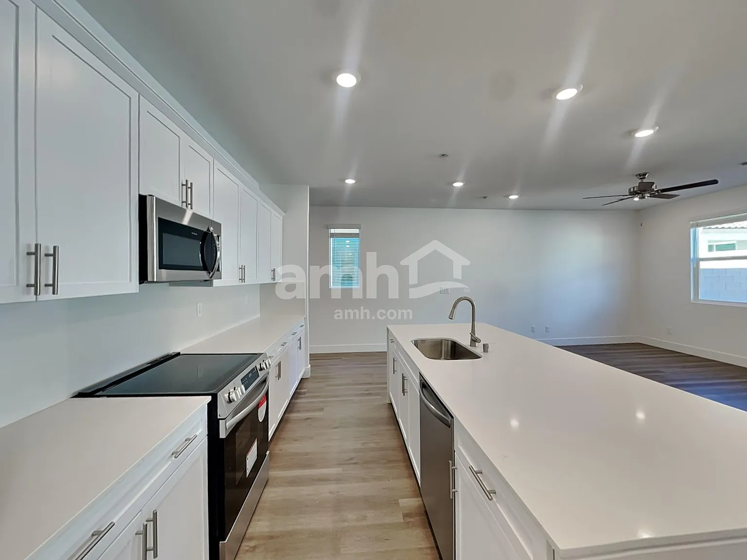 3 bed, 2.5 bath, 2040 sqft, $2,495 — Photo 3