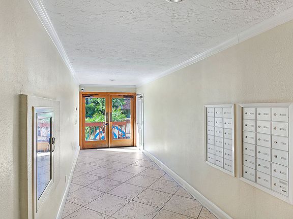 5th image of 1734 N Fuller Ave APT 208