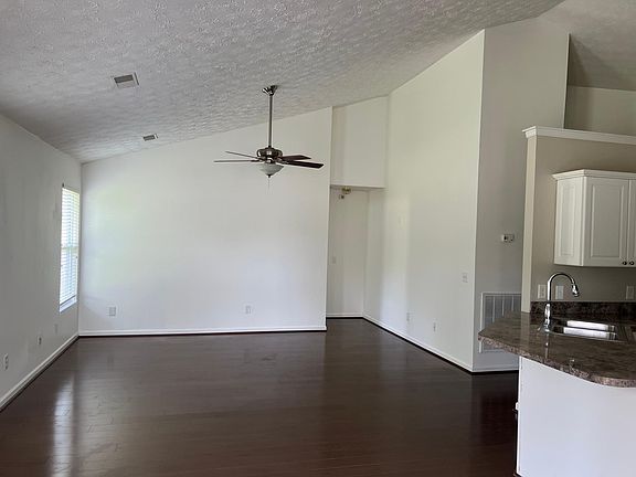 3rd image of 665 Magnolia Blvd