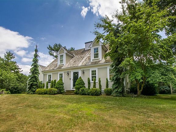 3rd image of 4 Simmons Dr