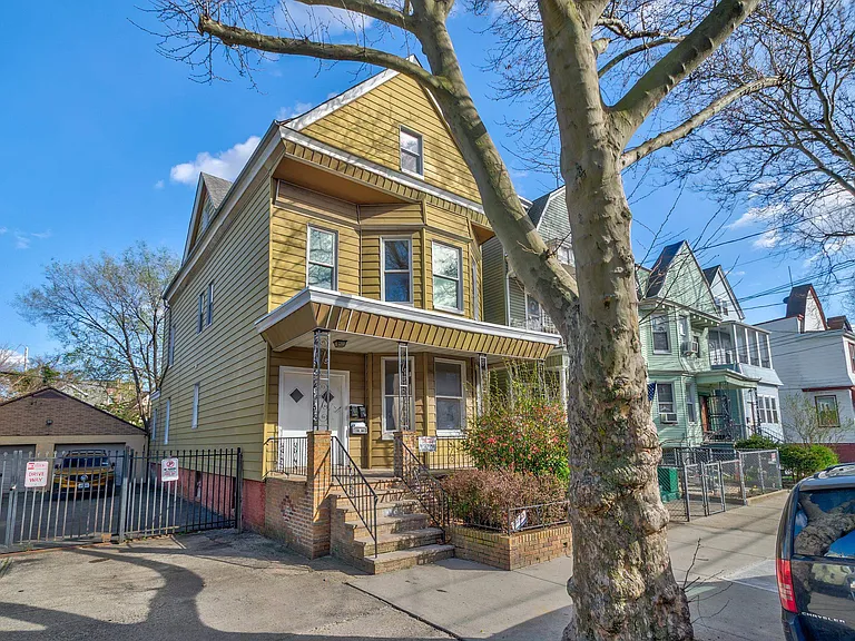 100 Clerk St #1 — Photo 16