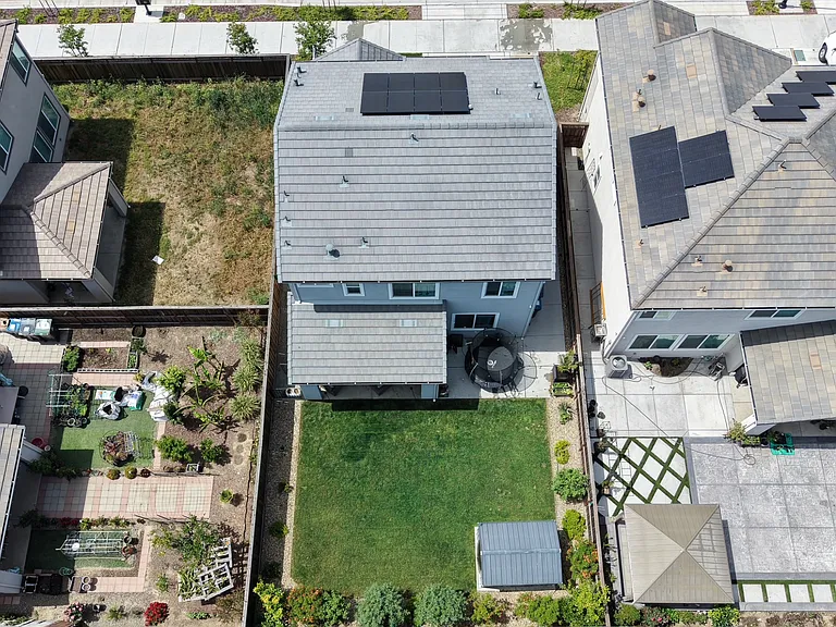 2651 Mulholland Dr — Photo 24