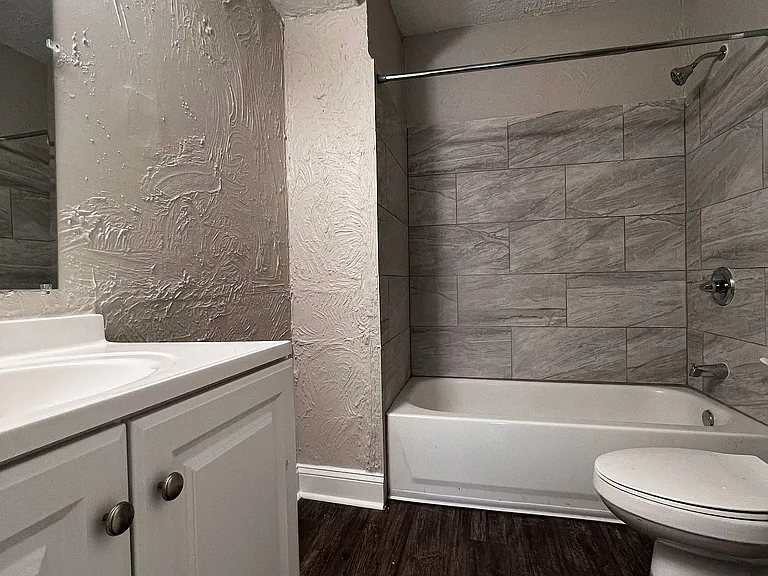 8100 Shallow Glen Trl — Photo 12