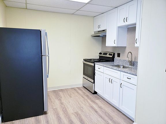 New Kitchen w/New Appliances, Granite Counter & Flooring