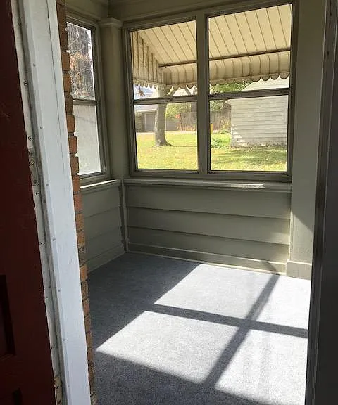 screened in room