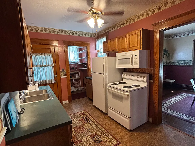111 Highland Blvd — Photo 6