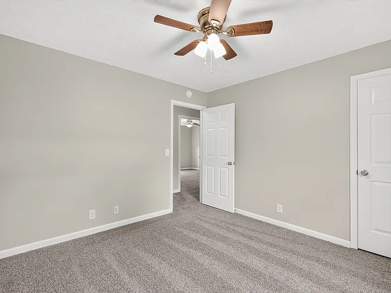 2504 Angelyn Dr — Photo 23
