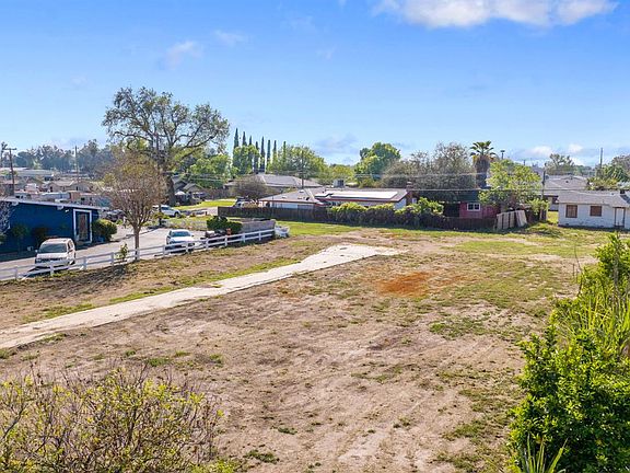 2nd image of 271 S Lemoore Ave