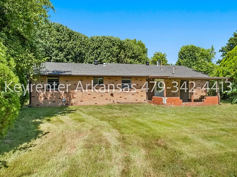 207 Carlton St — Photo 26