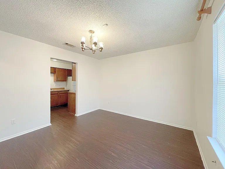 656 Mairo St — Photo 3