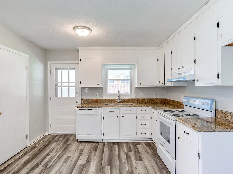 4505 Castlebar Dr — Photo 14