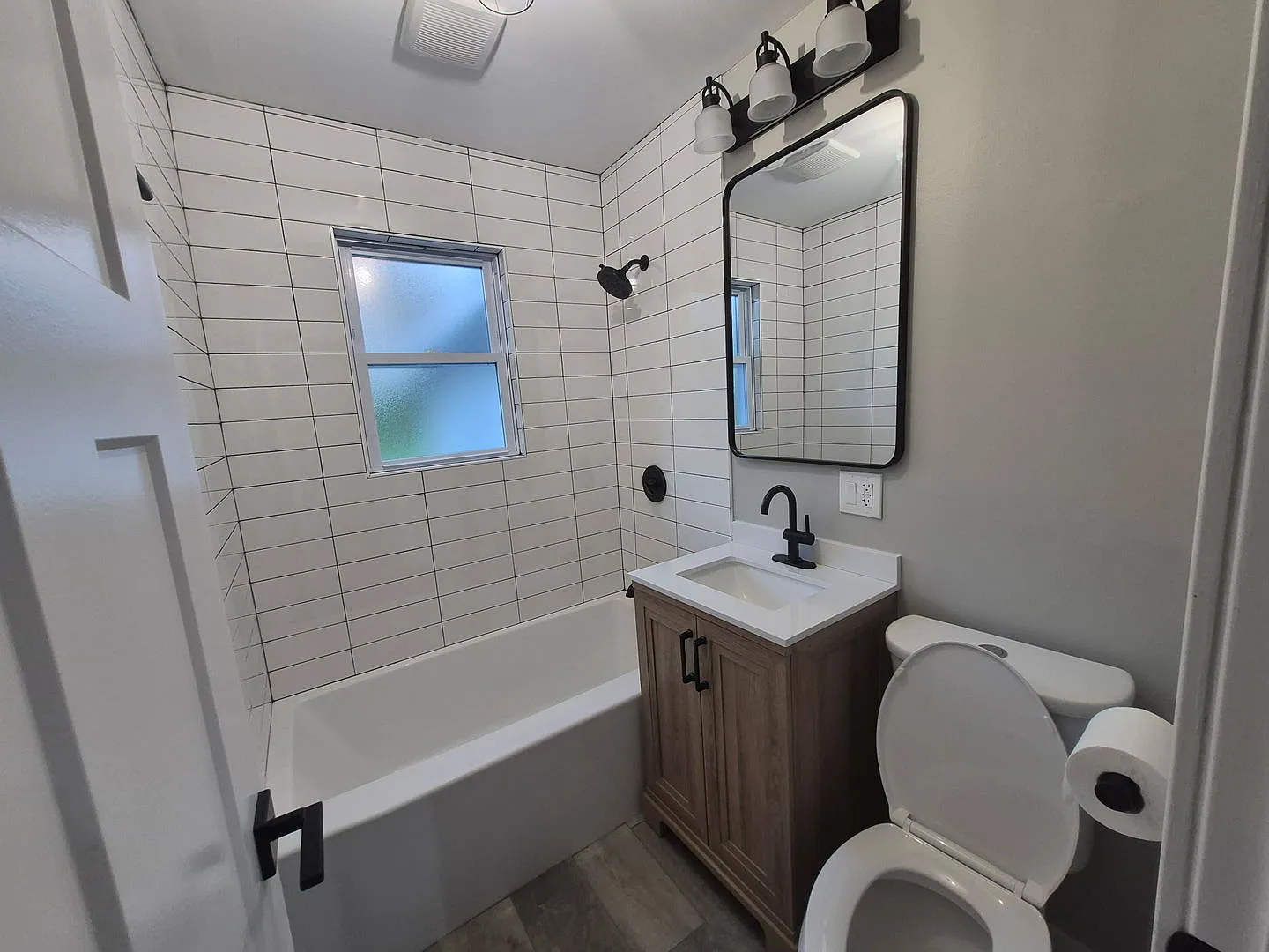 3 bed, 720 sqft, $2,200 — Photo 4