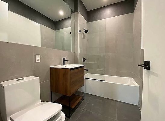 2nd image of 2911 Albemarle Rd #4N