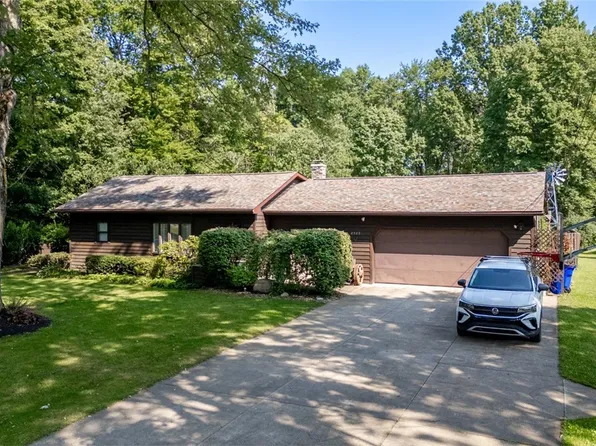 4949 Lovers Ln, Ravenna, OH 44266