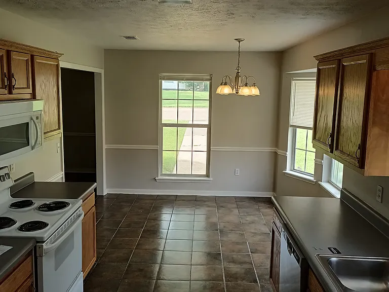 203 Sunchase Dr — Photo 5