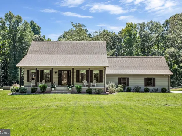 8149 Ventnor Rd, Pasadena, MD 21122