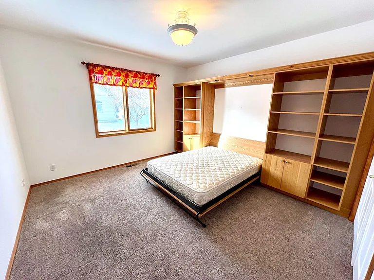 517 Burnham Pl — Photo 7