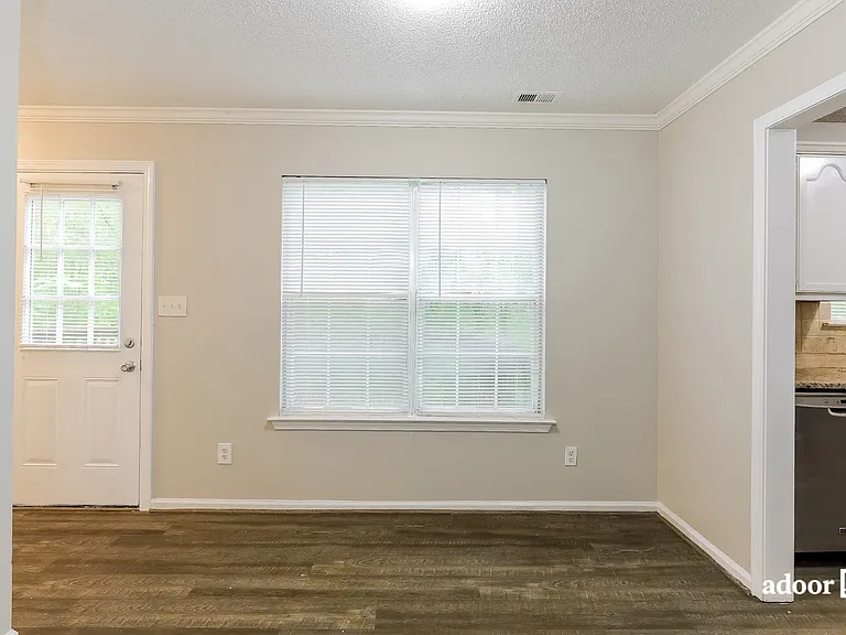1136 Oak Creek Trl — Photo 7