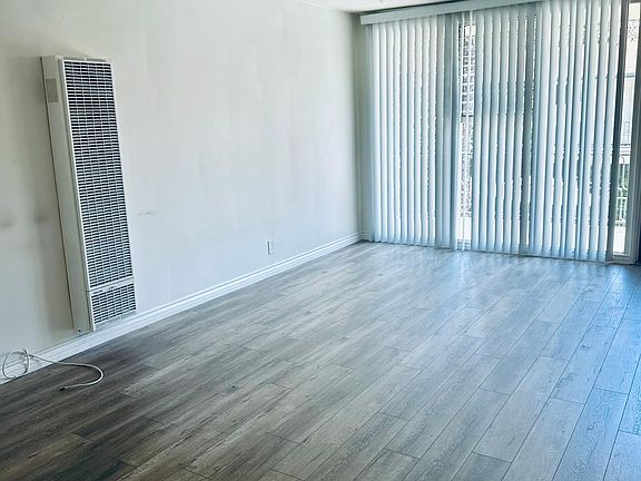 5th image of 605 S Barrington Ave APT 36