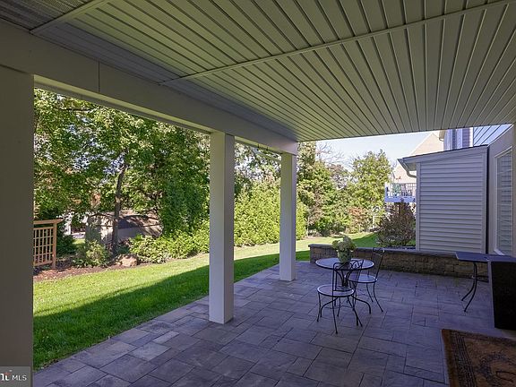 5th image of 375 Spring Haven Dr