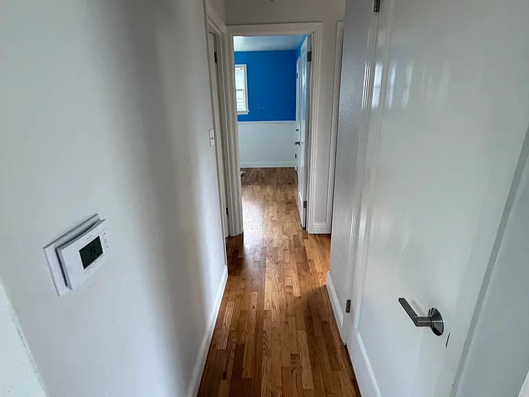 hallway to bedrooms 2+3