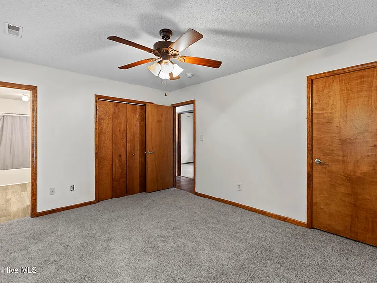 103 Nicole Ct — Photo 12