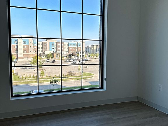 2nd image of 1205 SW Merchant St #101
