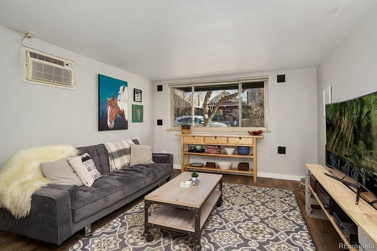 271 N Grant St — Photo 3