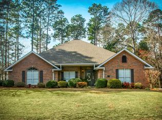 11 Saint Annes Dr, Hattiesburg, MS 39401