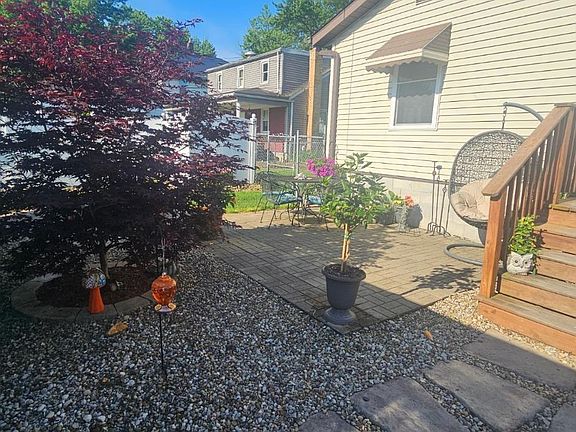 3rd image of 411 Maplewood St