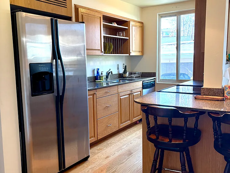 229 N B St #6 — Photo 2