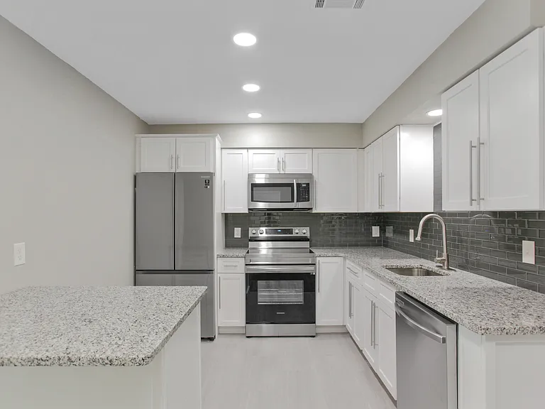 1022 Norwood Dr — Photo 7