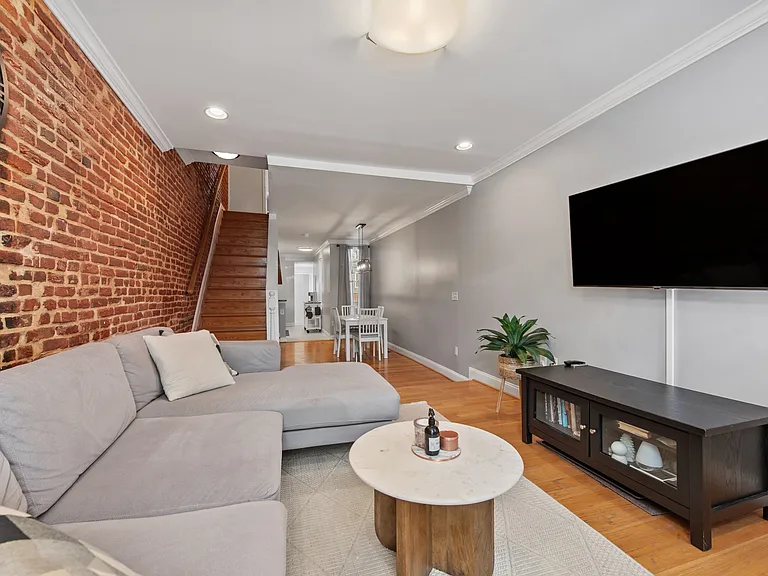8 E Randall St — Photo 3