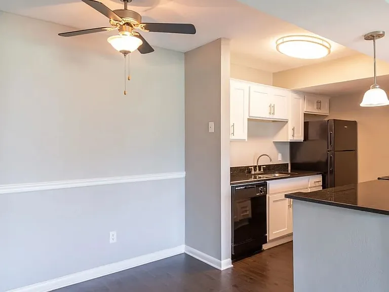 1800 Ashley West Apartments — Photo 7